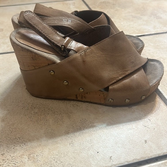 Antelope Brown Leather Women's Sandals - Picture 2 of 4